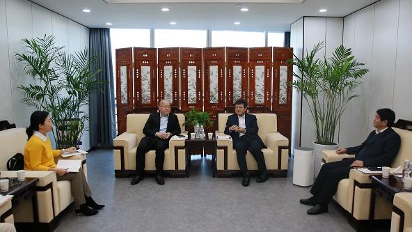 基煜基金副总裁一行到访陕国投信托洽谈业务